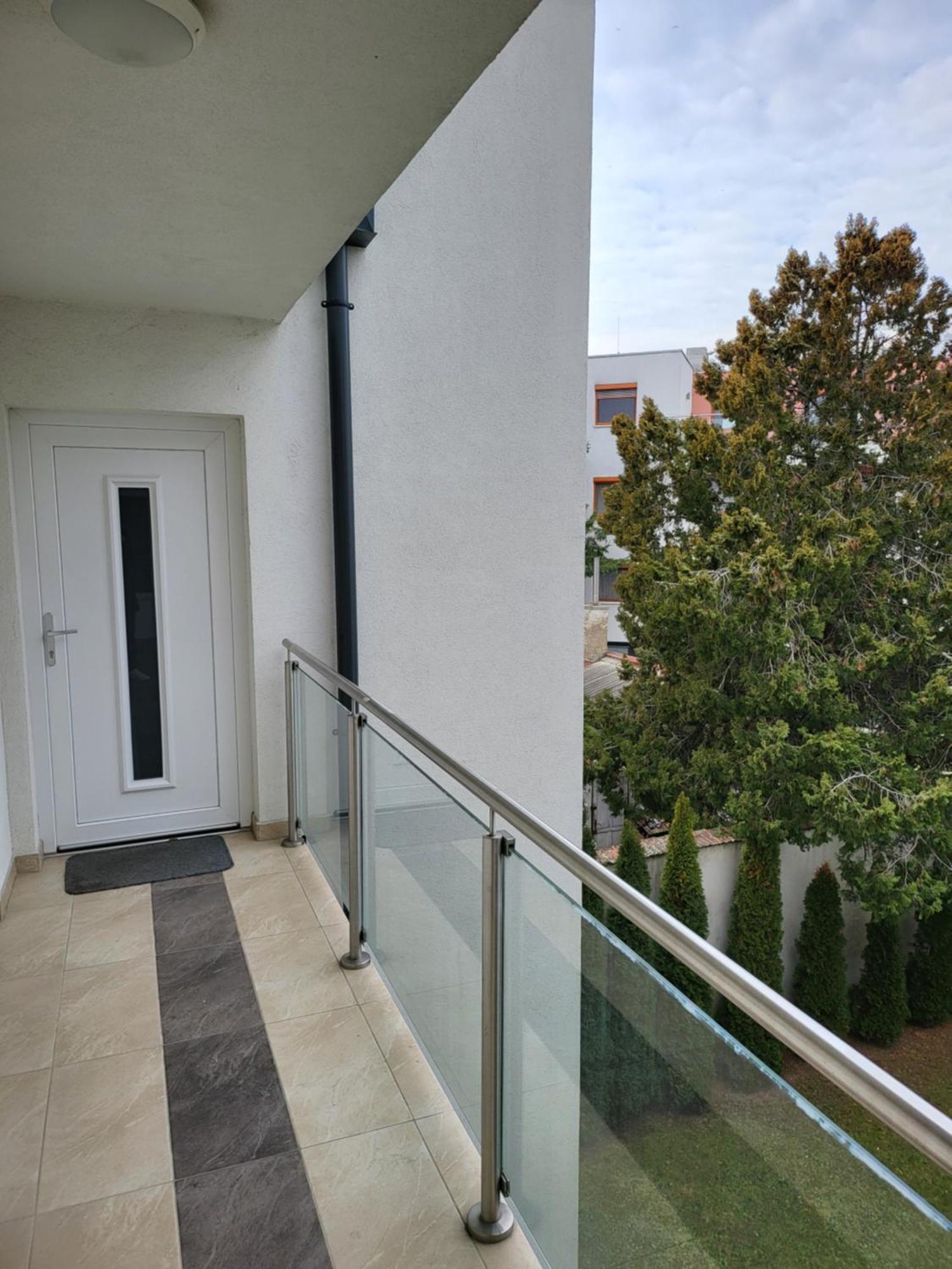 Triangol Apartman: Fuerdo, Belvaros, Egyetem Győr Eksteriør billede