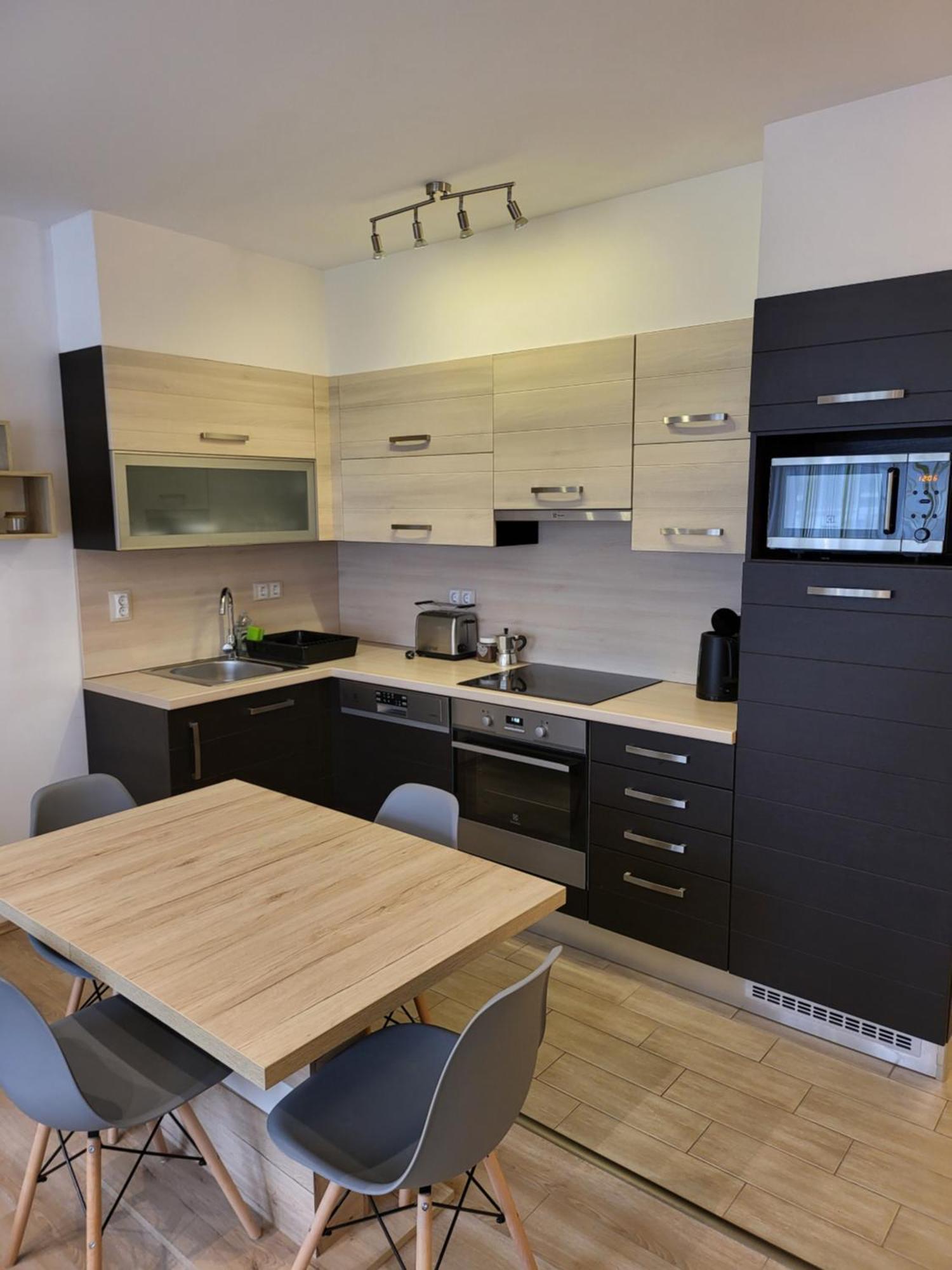 Triangol Apartman: Fuerdo, Belvaros, Egyetem Győr Eksteriør billede