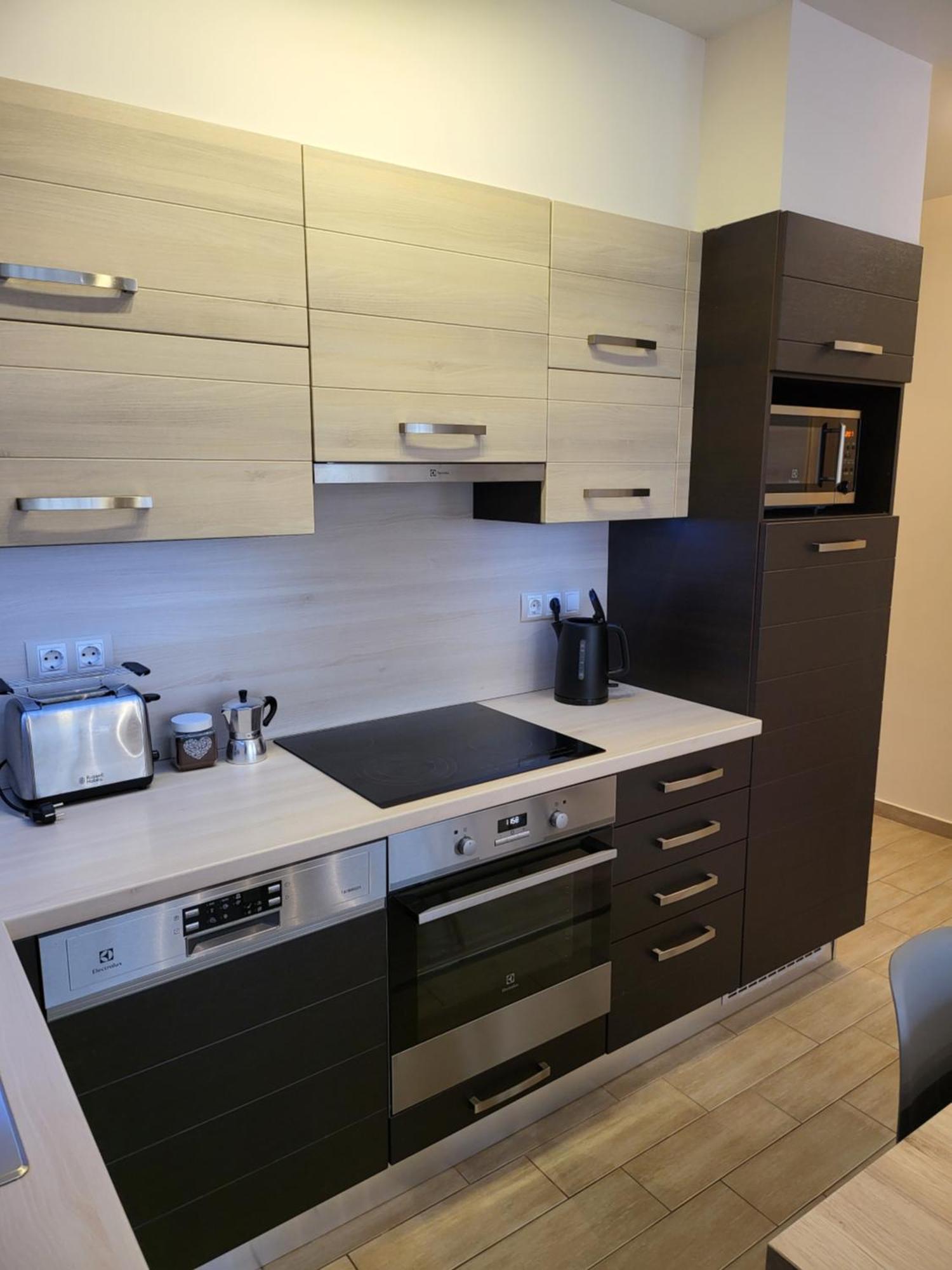 Triangol Apartman: Fuerdo, Belvaros, Egyetem Győr Eksteriør billede