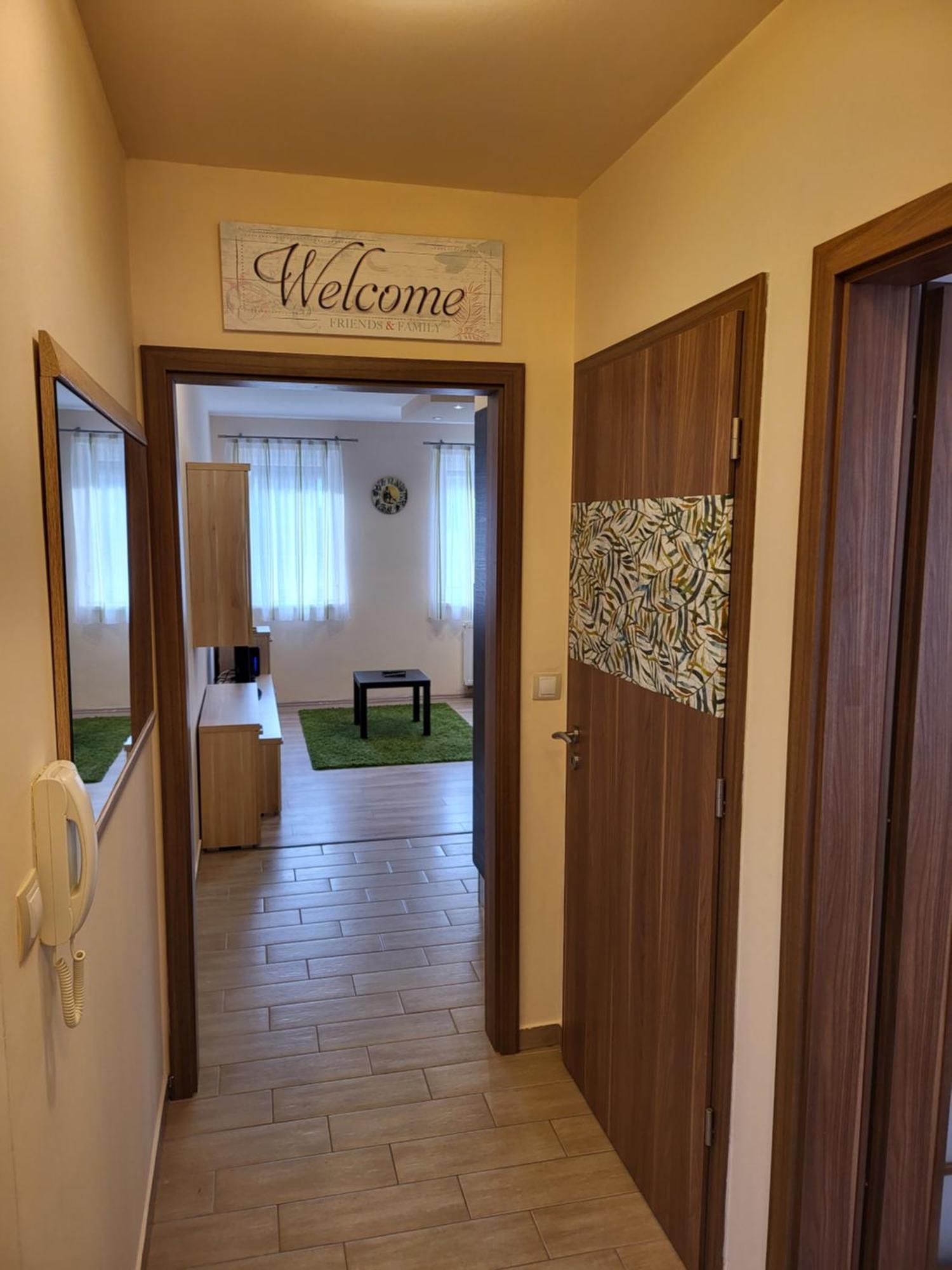 Triangol Apartman: Fuerdo, Belvaros, Egyetem Győr Eksteriør billede